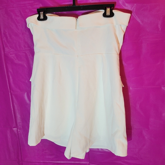 Upscale Pose White Button-Front Strapless Romper - Picture 6 of 7